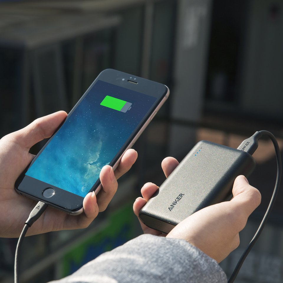 Портативный аккумулятор anker