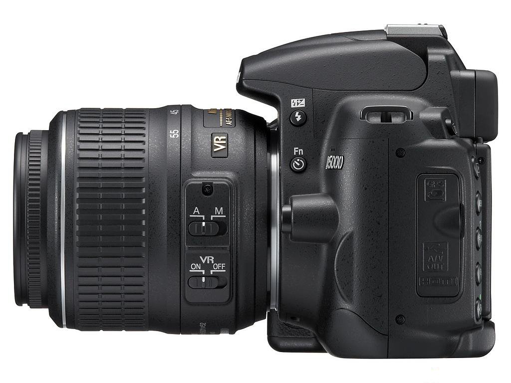 Цифровая фотокамера Nikon D5000 Kit AF-S DX 18-55 VR (VBA240K001